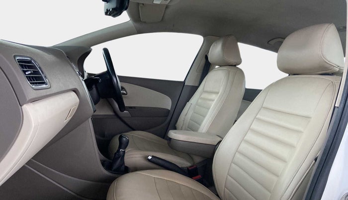 2016 Skoda Rapid AMBITION 1.6 MPI MT, Petrol, Manual, 1,04,698 km, Right Side Front Door Cabin