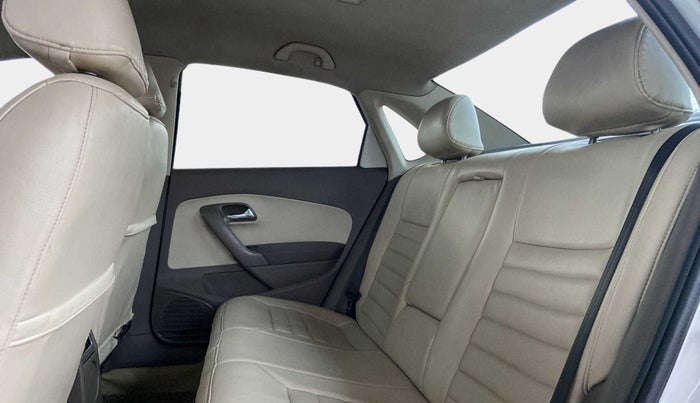 2016 Skoda Rapid AMBITION 1.6 MPI MT, Petrol, Manual, 1,04,698 km, Right Side Rear Door Cabin