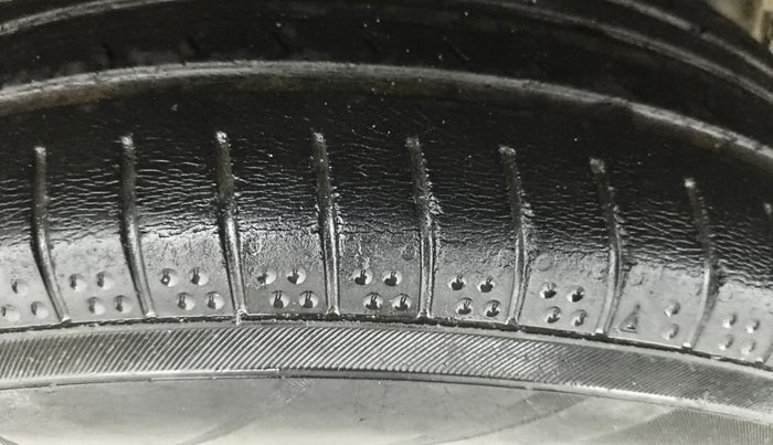 2013 Toyota Etios Liva GD, Diesel, Manual, 1,19,066 km, Right Rear Tyre Tread