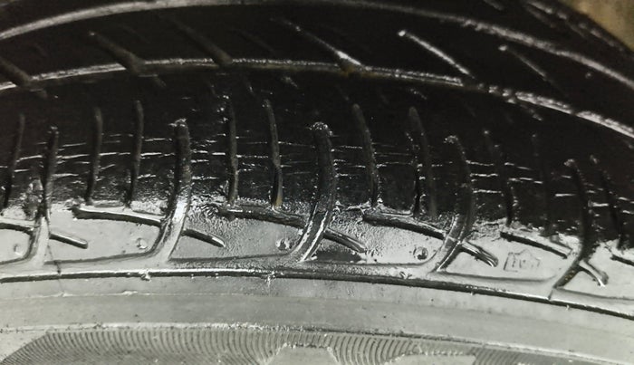 2013 Toyota Etios Liva GD, Diesel, Manual, 1,19,066 km, Left Front Tyre Tread