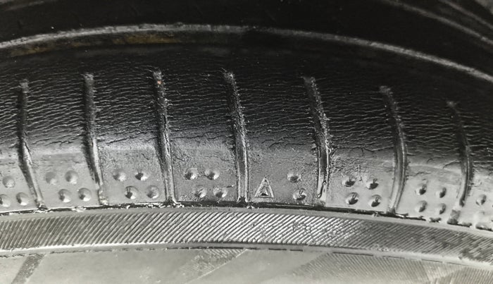 2013 Toyota Etios Liva GD, Diesel, Manual, 1,19,066 km, Left Rear Tyre Tread