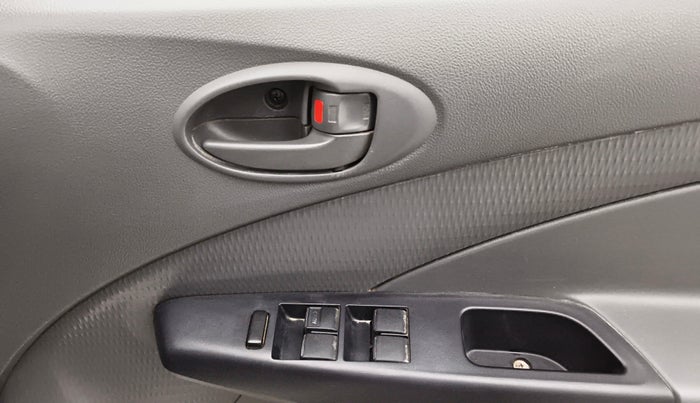 2013 Toyota Etios Liva GD, Diesel, Manual, 1,19,066 km, Driver Side Door Panels Control