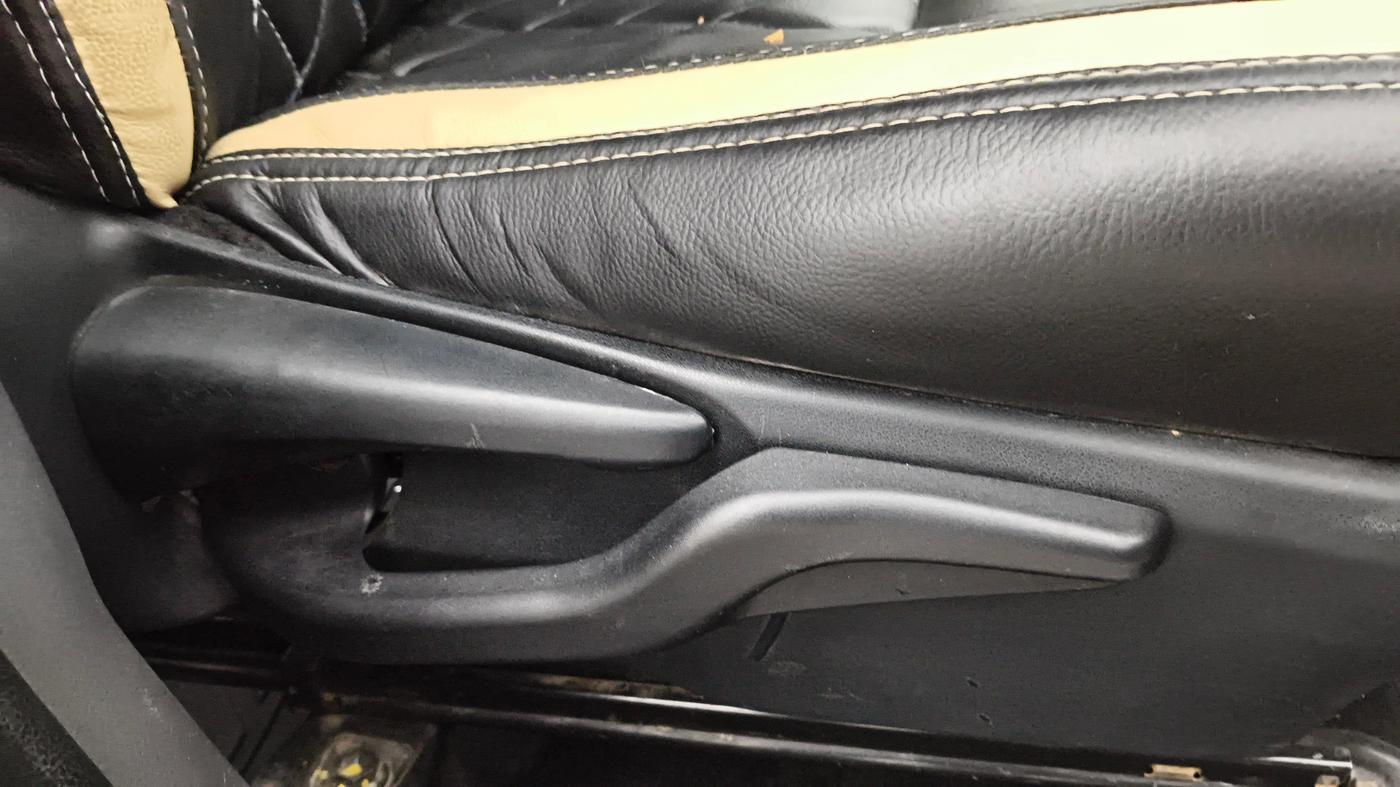 2013 Toyota Etios Liva GD, Diesel, Manual, 1,19,066 km, Driver Side Adjustment Panel