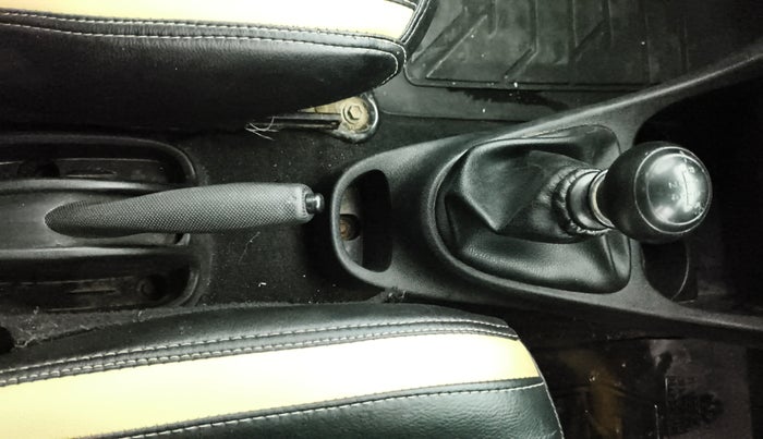 2013 Toyota Etios Liva GD, Diesel, Manual, 1,19,066 km, Gear Lever