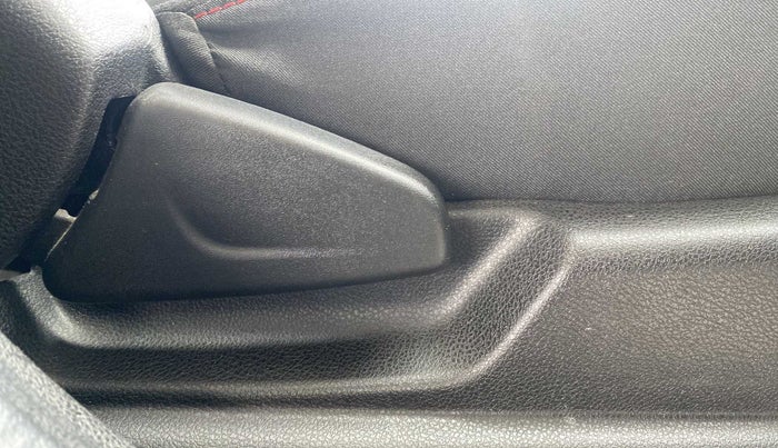 2021 Renault Kwid RXT 1.0 AMT (O), Petrol, Automatic, 11,306 km, Driver Side Adjustment Panel