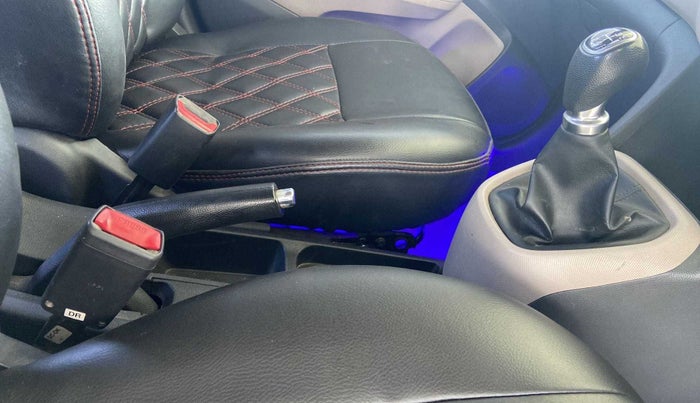 2018 Hyundai Grand i10 SPORTZ 1.2 KAPPA VTVT, Petrol, Manual, 1,08,675 km, Gear Lever