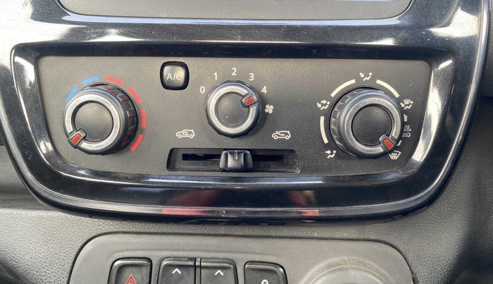 2017 Renault Kwid RXT 0.8, Petrol, Manual, 30,414 km, AC Unit - Front vent has minor damage