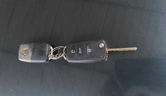 2017 Volkswagen Ameo HIGHLINE1.2L PLUS 16 ALLOY, Petrol, Manual, 35,367 km, Key Close Up