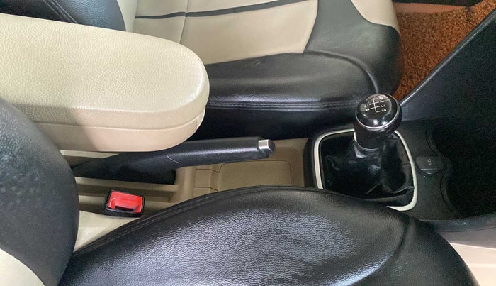 2017 Volkswagen Ameo HIGHLINE1.2L PLUS 16 ALLOY, Petrol, Manual, 35,367 km, Gear Lever