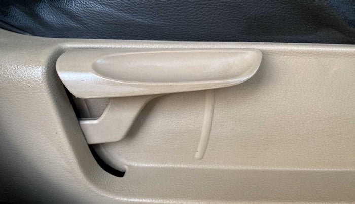 2017 Volkswagen Ameo HIGHLINE1.2L PLUS 16 ALLOY, Petrol, Manual, 35,367 km, Driver Side Adjustment Panel