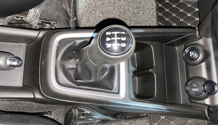 2021 Maruti Swift ZXI, Petrol, Manual, 7,983 km, Gear Lever