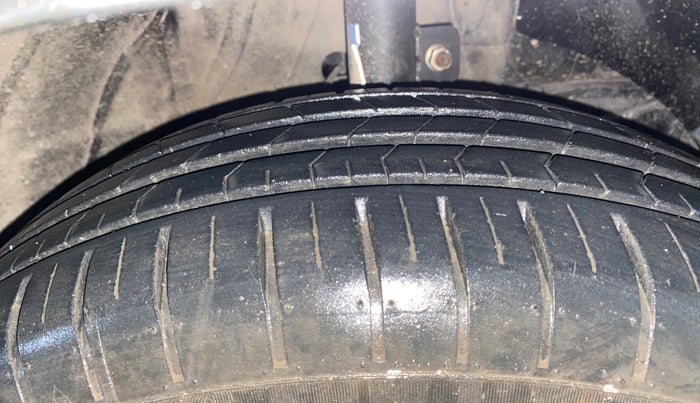 2021 Maruti Swift ZXI, Petrol, Manual, 7,983 km, Right Front Tyre Tread