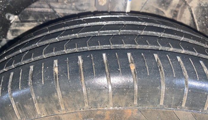 2021 Maruti Swift ZXI, Petrol, Manual, 7,983 km, Left Front Tyre Tread