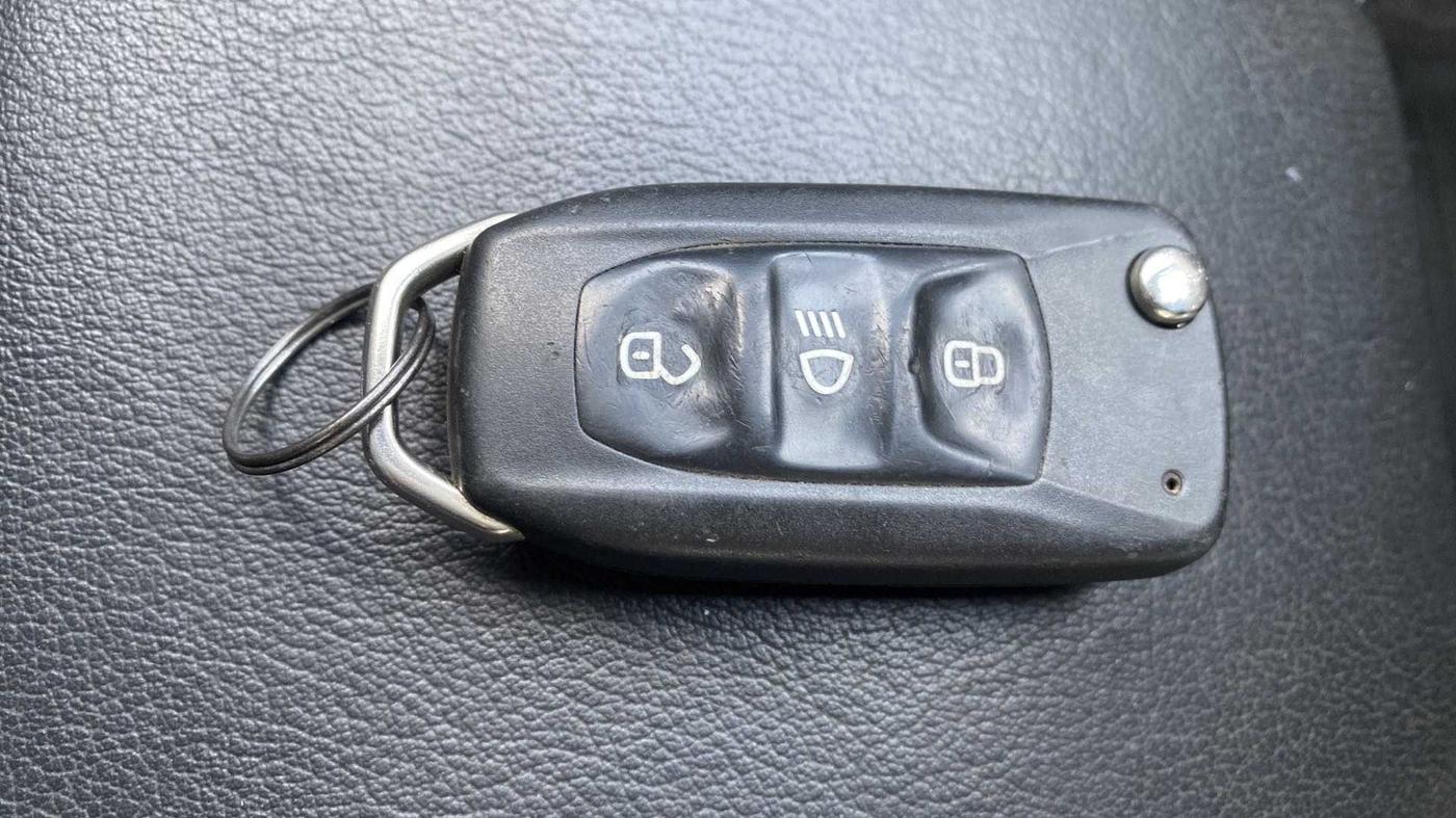 2018 Tata NEXON XM PETROL, Petrol, Manual, 46,831 km, Key Close Up