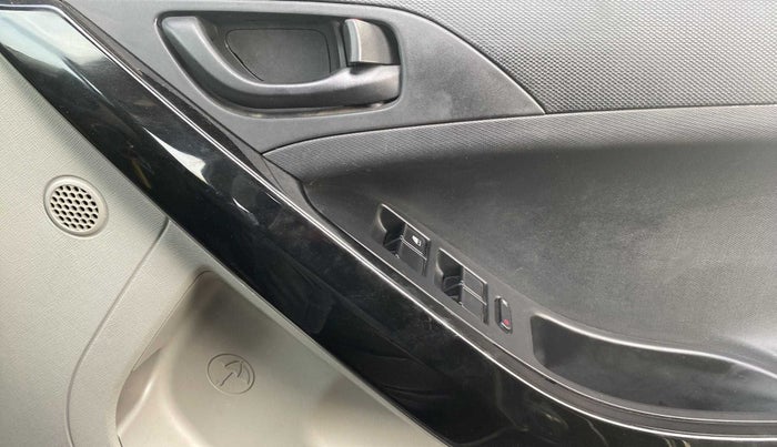 2018 Tata NEXON XM PETROL, Petrol, Manual, 46,831 km, Driver Side Door Panels Control