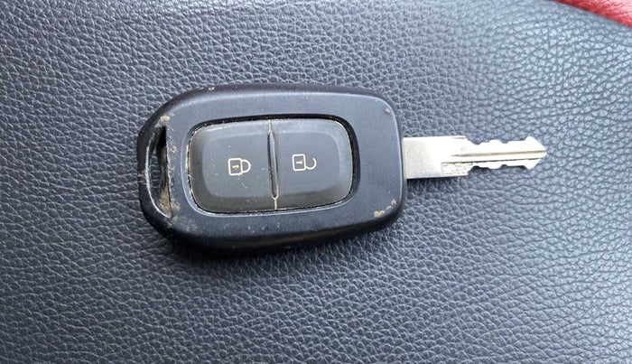 2016 Renault Duster 110 PS RXZ 4X4 MT DIESEL, Diesel, Manual, 58,029 km, Key Close Up