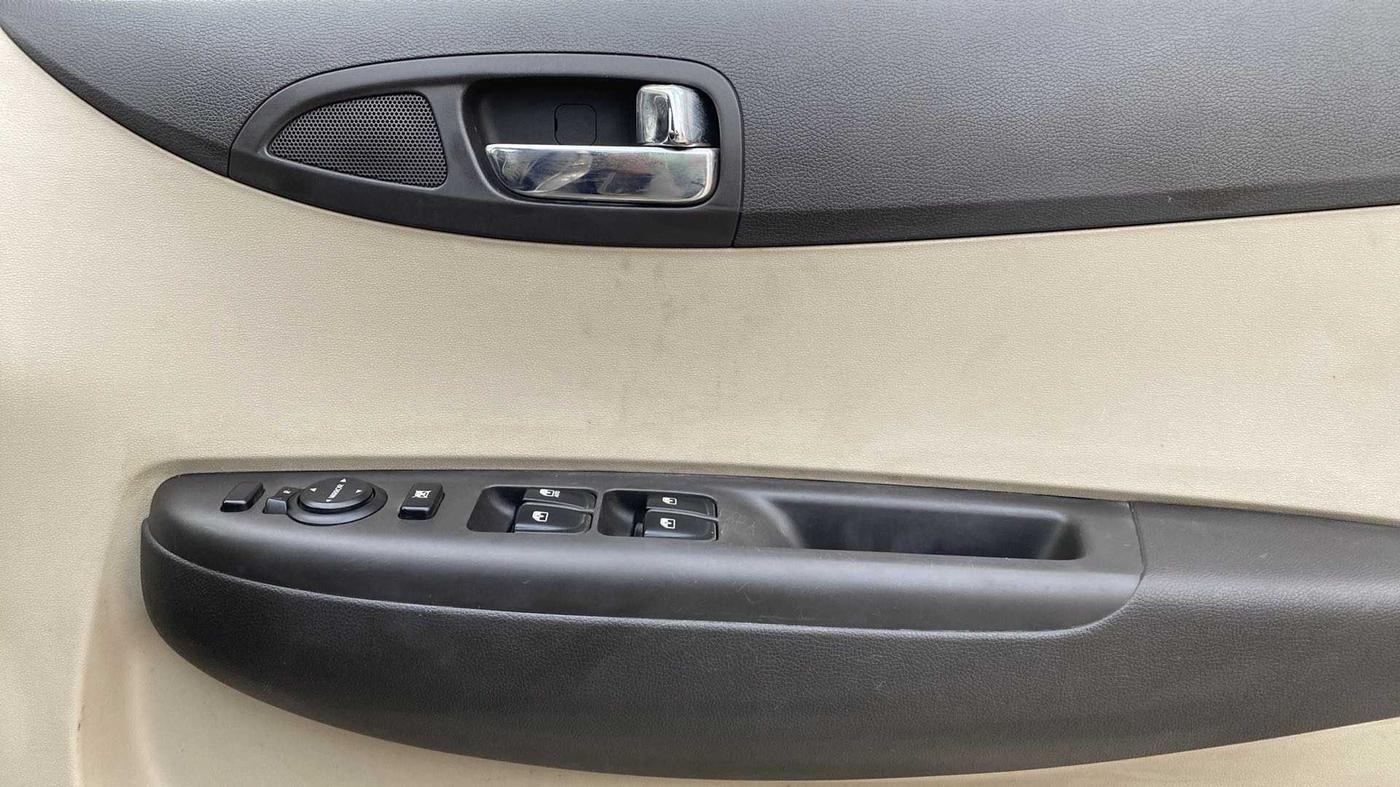 2014 Hyundai i20 MAGNA (O) 1.2, Petrol, Manual, 35,153 km, Driver Side Door Panels Control