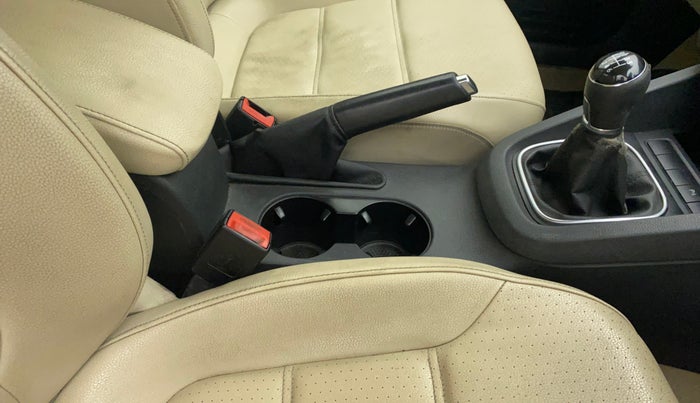 2014 Volkswagen Jetta COMFORTLINE TSI, Petrol, Manual, 1,13,604 km, Gear Lever