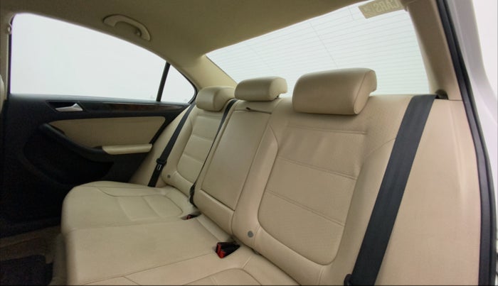 2014 Volkswagen Jetta COMFORTLINE TSI, Petrol, Manual, 1,13,604 km, Right Side Rear Door Cabin