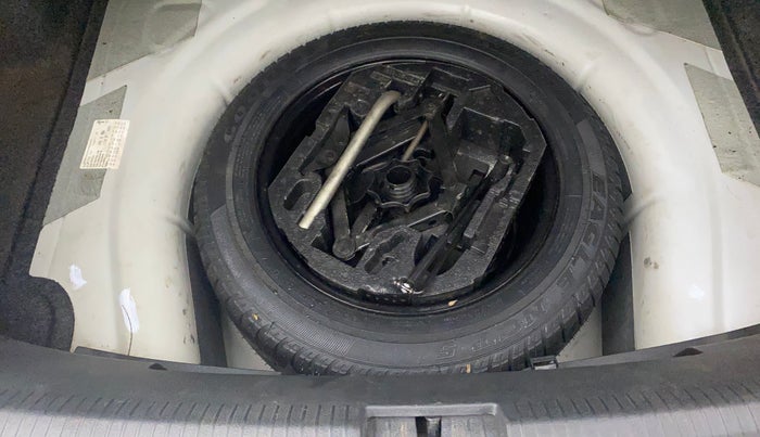 2014 Volkswagen Jetta COMFORTLINE TSI, Petrol, Manual, 1,13,604 km, Spare Tyre