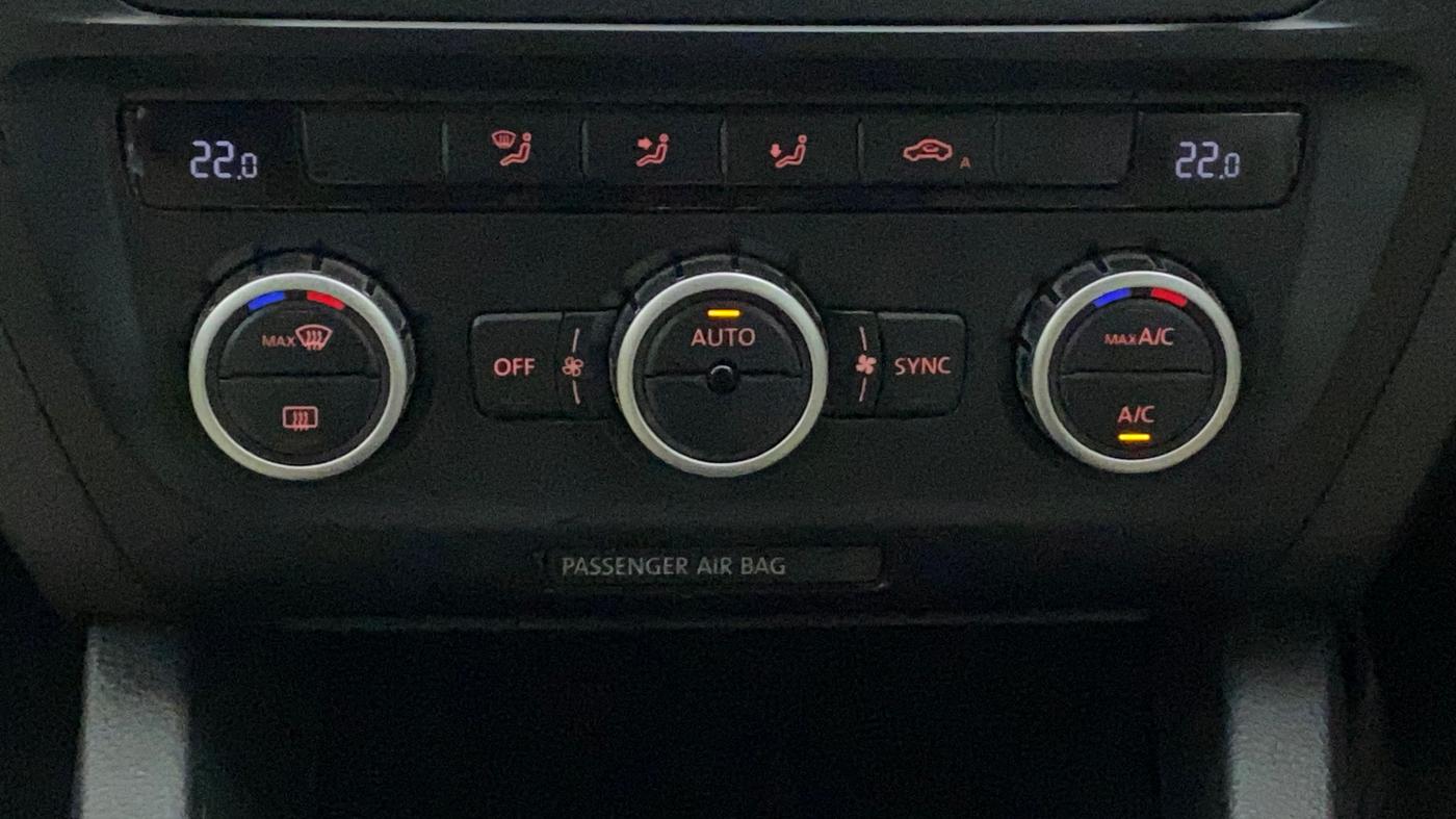 2014 Volkswagen Jetta COMFORTLINE TSI, Petrol, Manual, 1,13,604 km, Automatic Climate Control