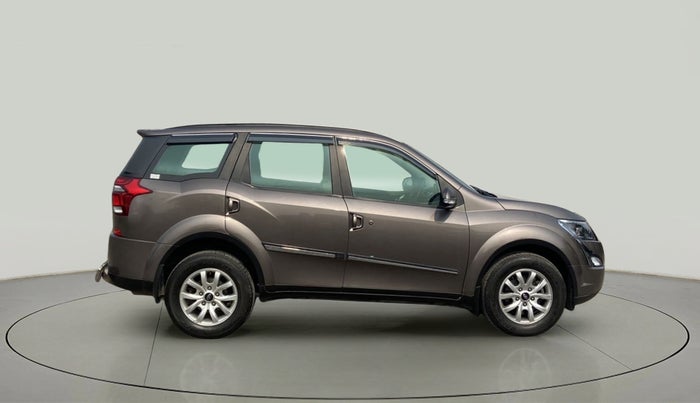 2019 Mahindra XUV500 W9, Diesel, Manual, 31,128 km, Right Side View