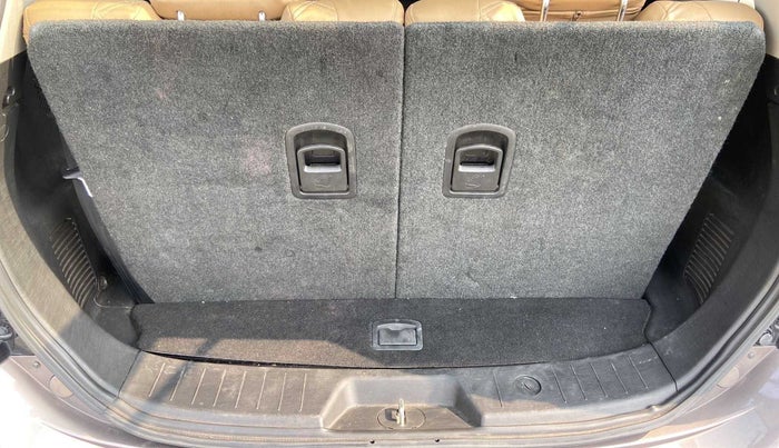 2019 Mahindra XUV500 W9, Diesel, Manual, 31,128 km, Boot Inside