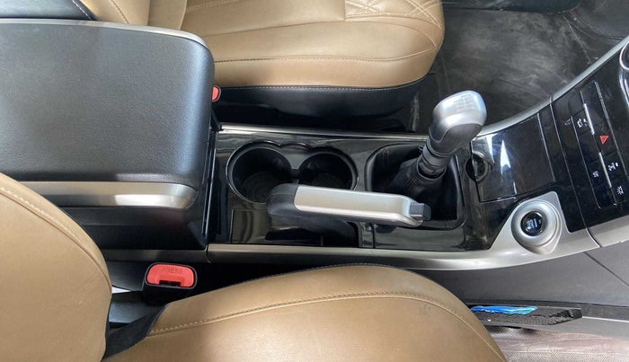 2019 Mahindra XUV500 W9, Diesel, Manual, 31,128 km, Gear Lever