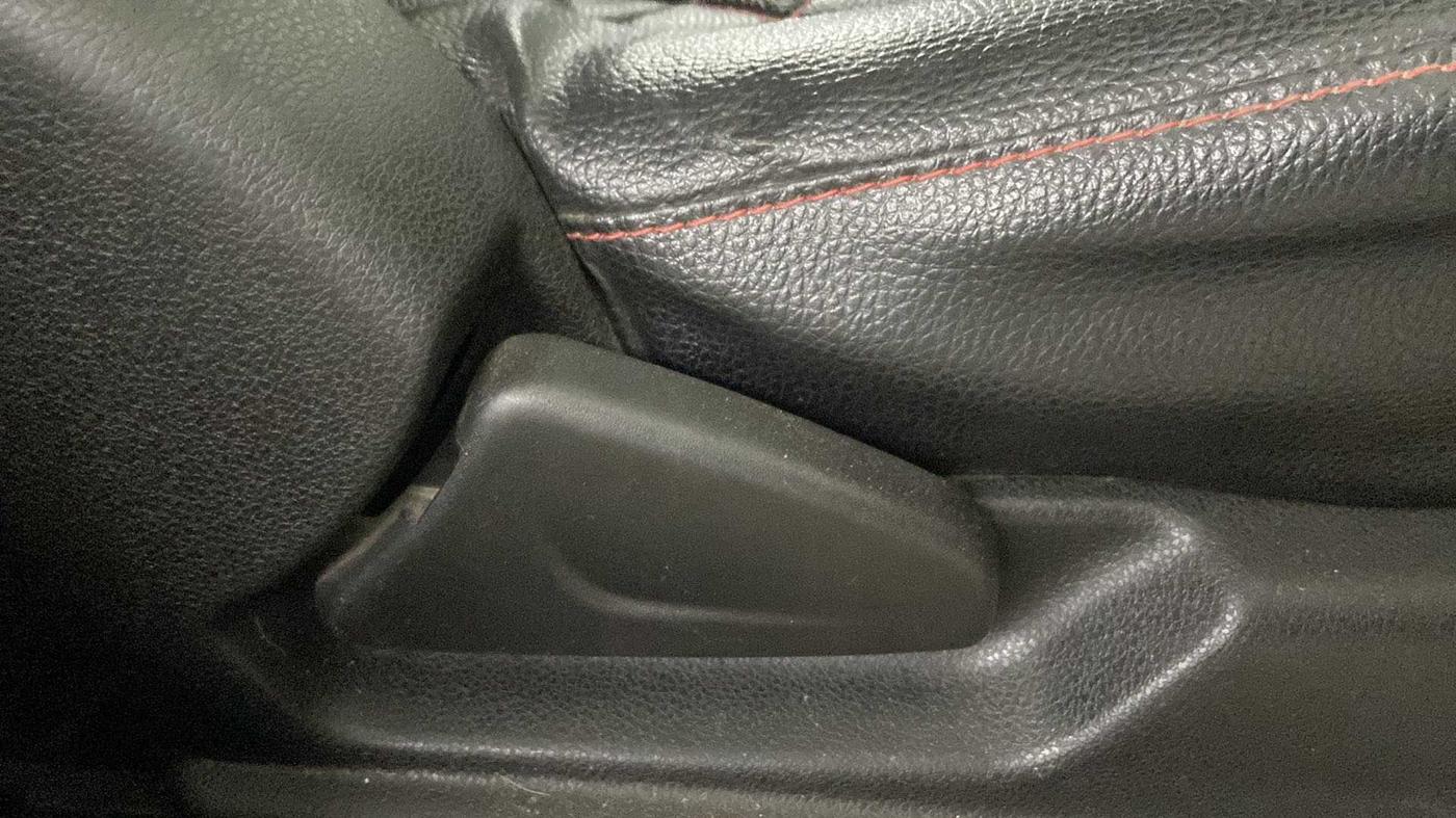 2020 Renault Kwid RXT 0.8, Petrol, Manual, 26,154 km, Driver Side Adjustment Panel