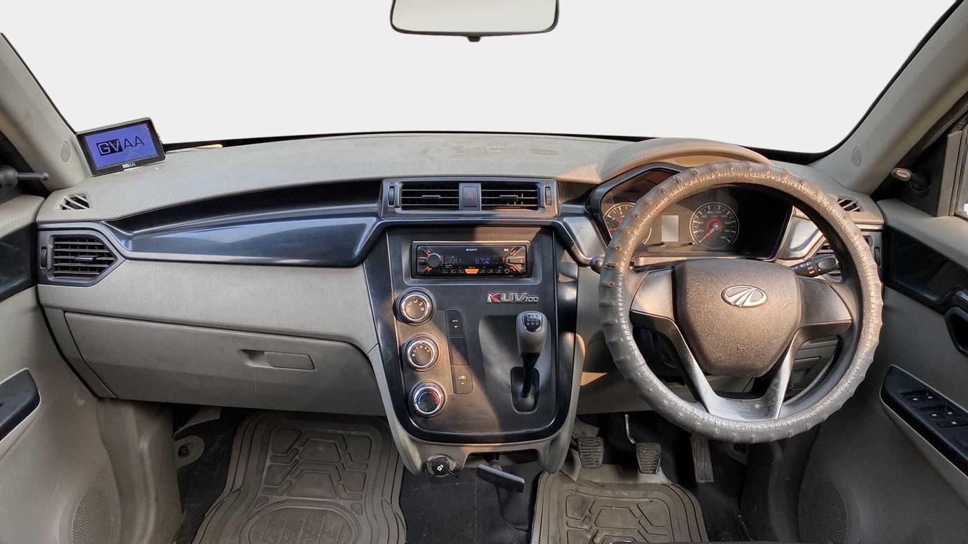 2016 Mahindra Kuv100 K4 6 STR, Petrol, Manual, 35,095 km, Dashboard