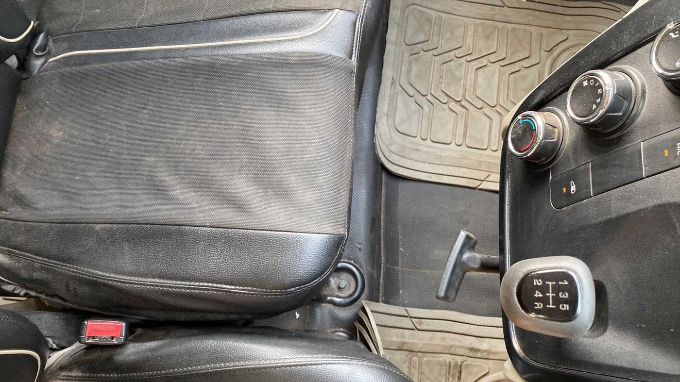 2016 Mahindra Kuv100 K4 6 STR, Petrol, Manual, 35,095 km, Gear Lever