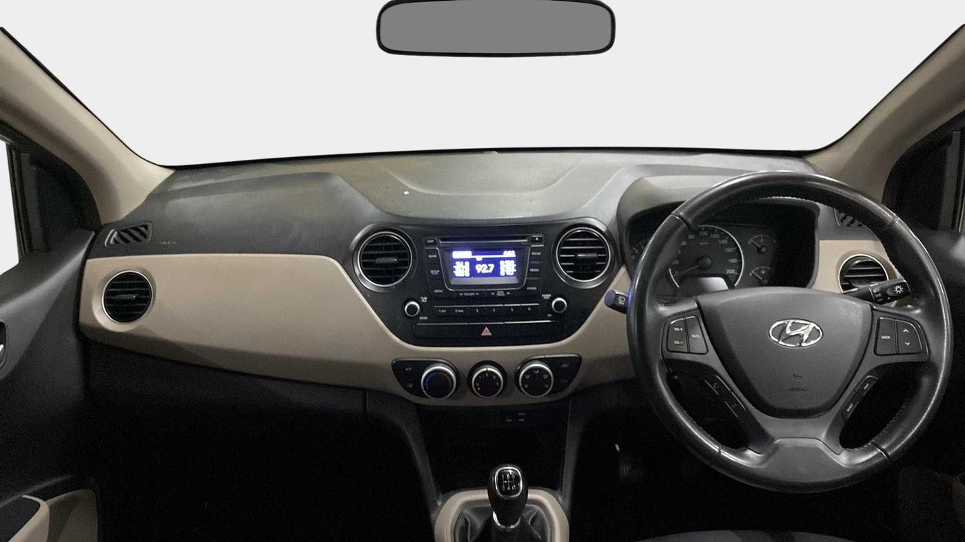 2016 Hyundai Grand i10 ASTA 1.2 KAPPA VTVT, Petrol, Manual, 1,12,654 km, Dashboard