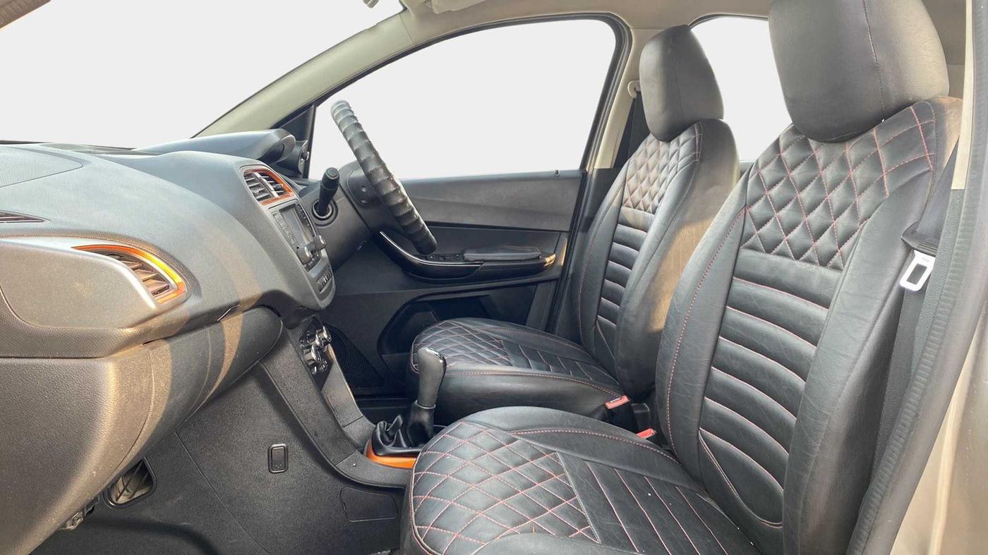 2018 Tata TIAGO NRG PETROL, Petrol, Manual, 68,079 km, Right Side Front Door Cabin