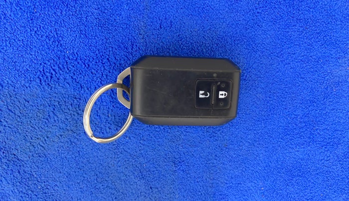2021 Maruti Baleno ZETA PETROL 1.2, Petrol, Manual, 43,058 km, Key Close Up