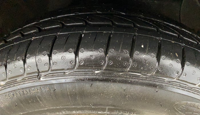 2018 Hyundai Grand i10 SPORTZ 1.2 KAPPA VTVT, Petrol, Manual, 70,617 km, Right Front Tyre Tread