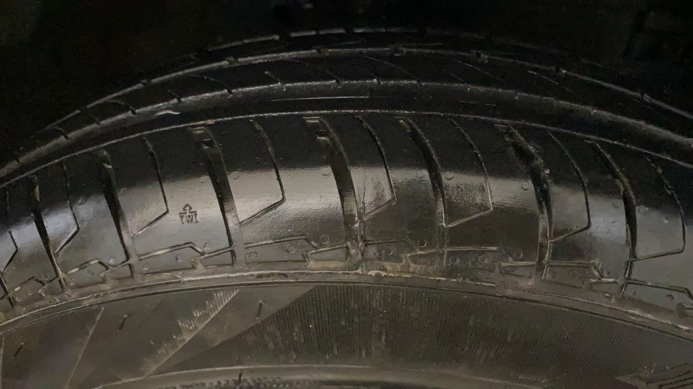 2014 Maruti Swift Dzire VXI, Petrol, Manual, 40,494 km, Right Front Tyre Tread
