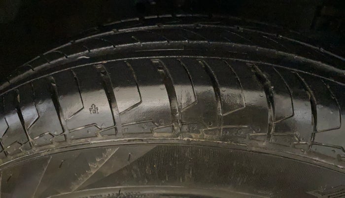 2014 Maruti Swift Dzire VXI, Petrol, Manual, 40,494 km, Right Front Tyre Tread