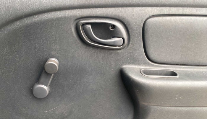 2010 Maruti Alto LXI, Petrol, Manual, 62,609 km, Driver Side Door Panels Control