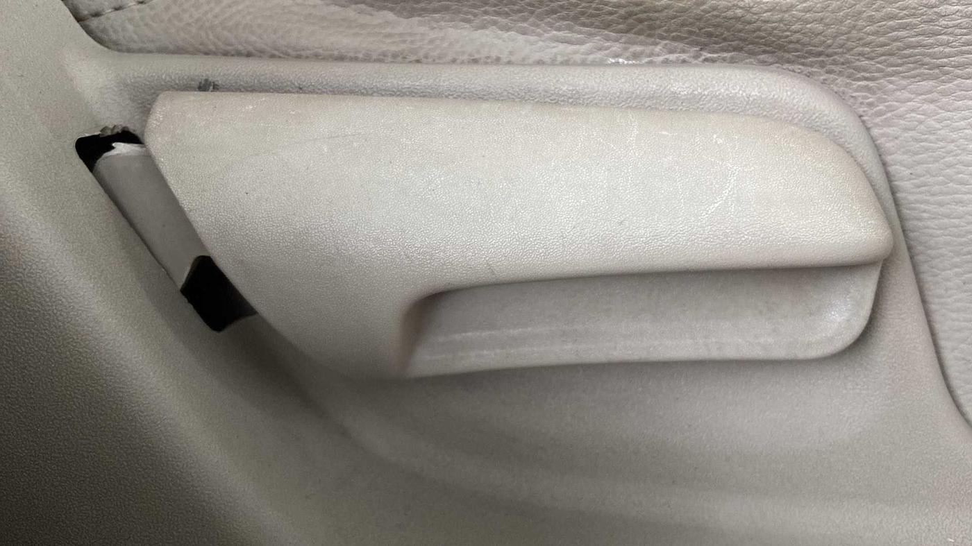 2014 Maruti Ertiga VXI ANNIVARSARY EDITION, Petrol, Manual, 84,155 km, Driver Side Adjustment Panel