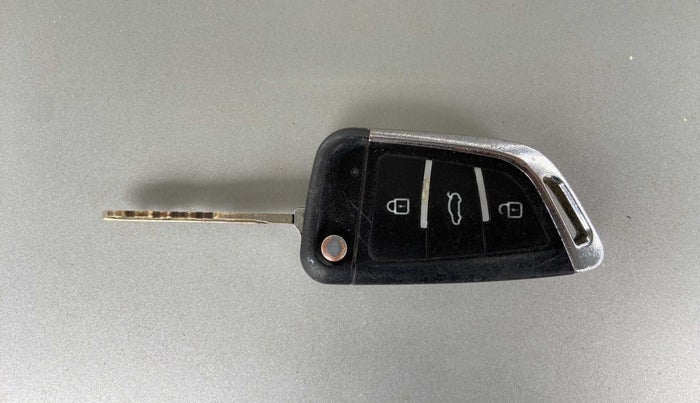 2014 Maruti Ertiga VXI ANNIVARSARY EDITION, Petrol, Manual, 84,155 km, Key Close Up