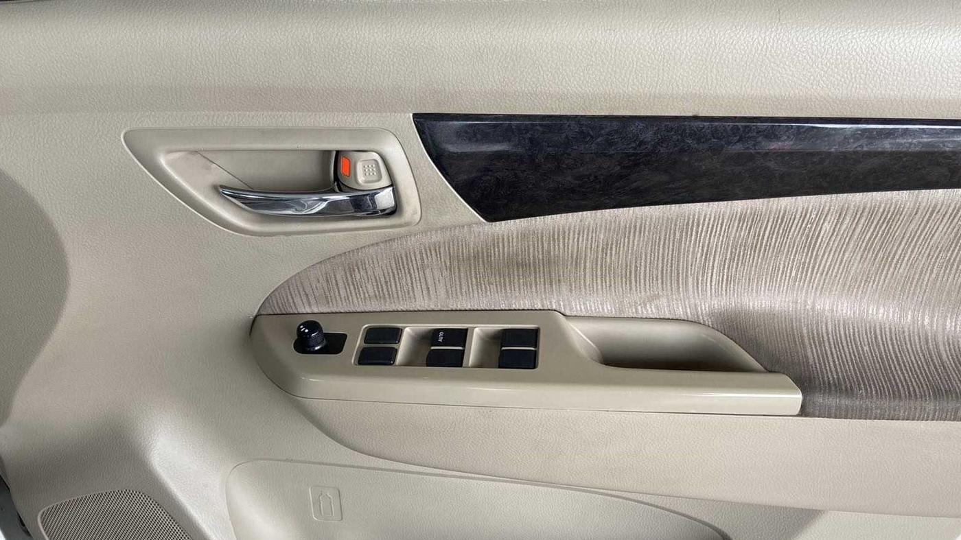 2014 Maruti Ertiga VXI ANNIVARSARY EDITION, Petrol, Manual, 84,155 km, Driver Side Door Panels Control