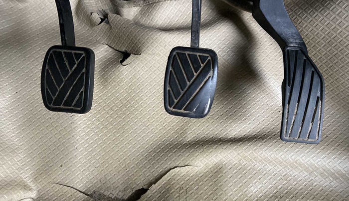 2014 Maruti Ertiga VXI ANNIVARSARY EDITION, Petrol, Manual, 84,155 km, Pedals