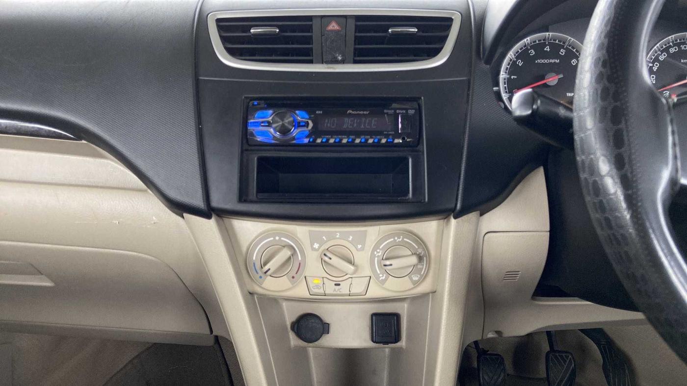 2014 Maruti Ertiga VXI ANNIVARSARY EDITION, Petrol, Manual, 84,155 km, Air Conditioner
