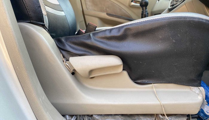 2015 Maruti Celerio ZXI, Petrol, Manual, 36,648 km, Driver Side Adjustment Panel