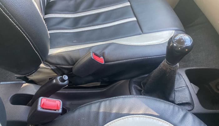 2017 Hyundai Eon ERA +, Petrol, Manual, 76,473 km, Gear Lever