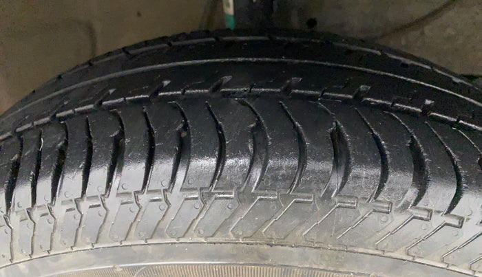 2017 Maruti Dzire VXI AMT, Petrol, Automatic, 86,474 km, Right Front Tyre Tread