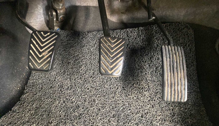 2017 Hyundai Eon ERA +, Petrol, Manual, 62,599 km, Pedals