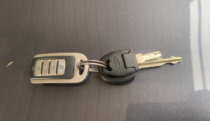 2017 Hyundai Eon ERA +, Petrol, Manual, 62,599 km, Key Close Up