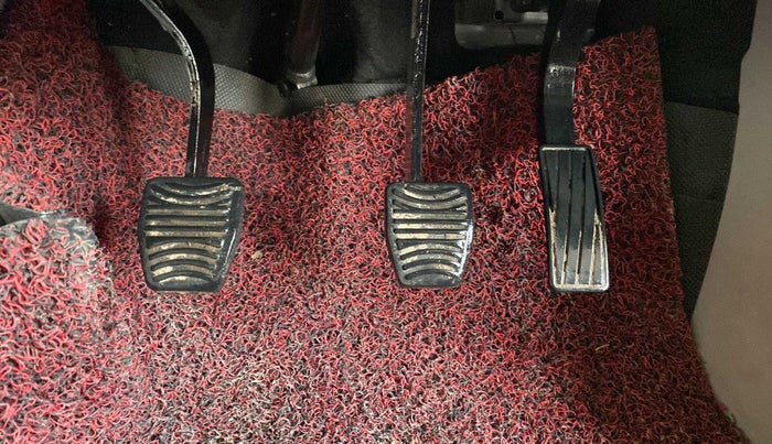 2020 Mahindra XUV300 W8 (O) 1.2 PETROL, Petrol, Manual, 46,629 km, Pedals