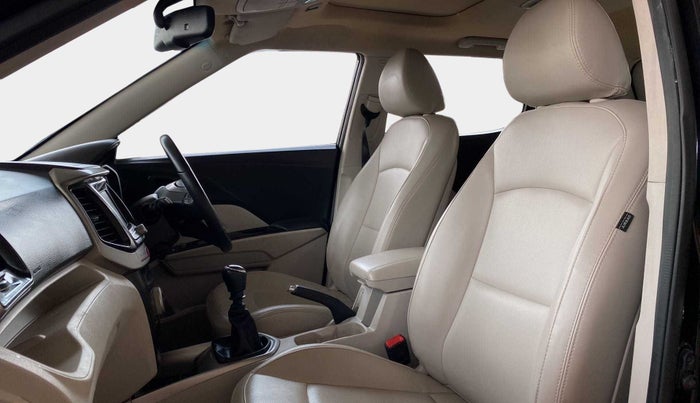 2020 Mahindra XUV300 W8 (O) 1.2 PETROL, Petrol, Manual, 46,629 km, Right Side Front Door Cabin
